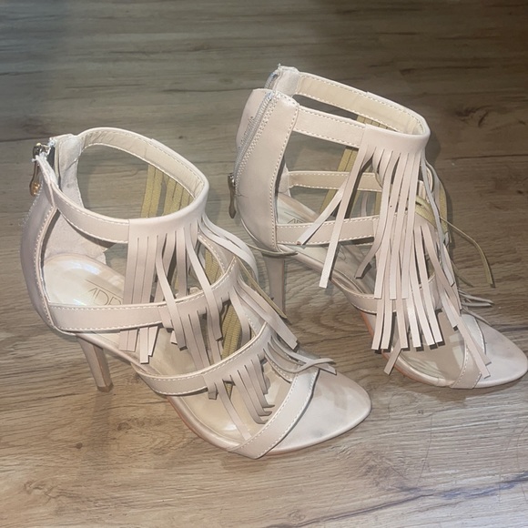 Adriana beige tassel heel shoe - Picture 3 of 7